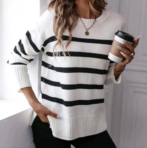 Sweaters - Round Neck Striped Knitted Sweater